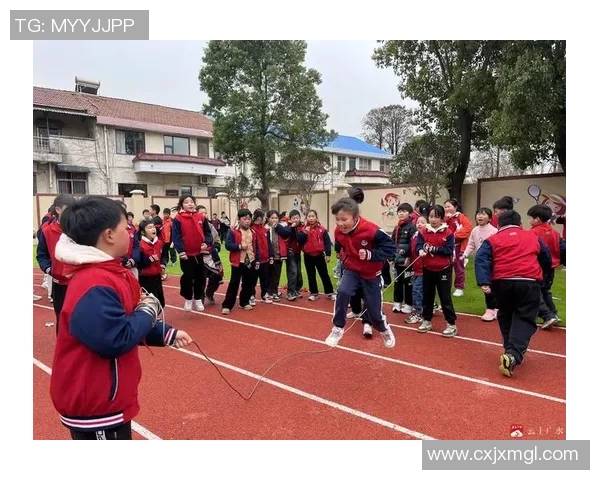 重庆足球队的团队协作之道：凝聚力与战术配合的完美结合